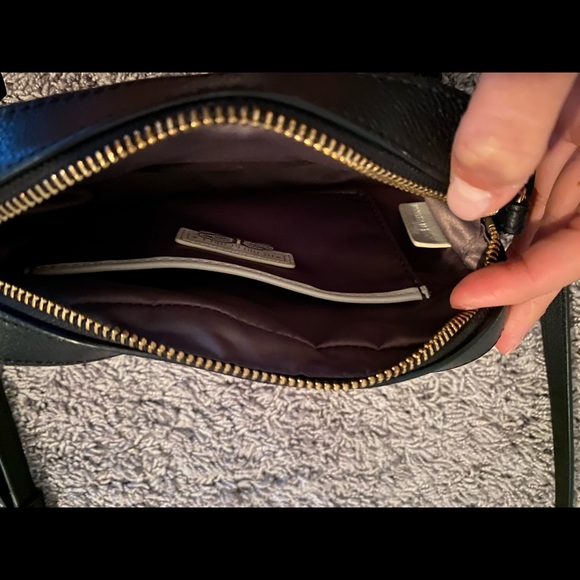 Henri Bender Black Leather Crossbody - Picture 4 of 4